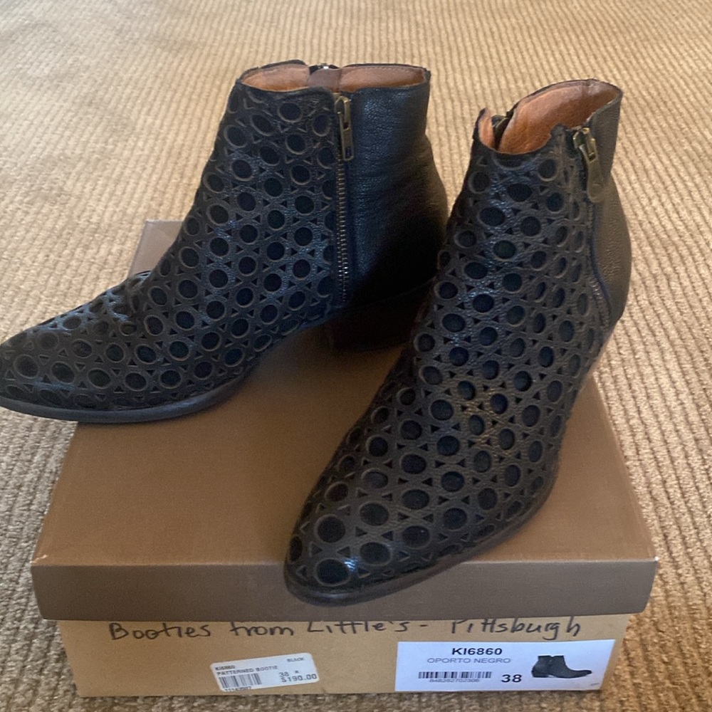 Black Patterned Size 38 Bootie from Spain - Picture 2 of 9